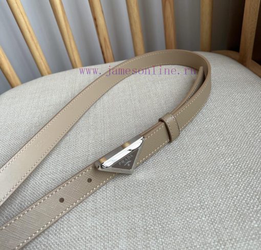 PRADA's belt design is simple yet exquisite. The metal buckle presents the iconic triangular zvlsmtej - Image 9