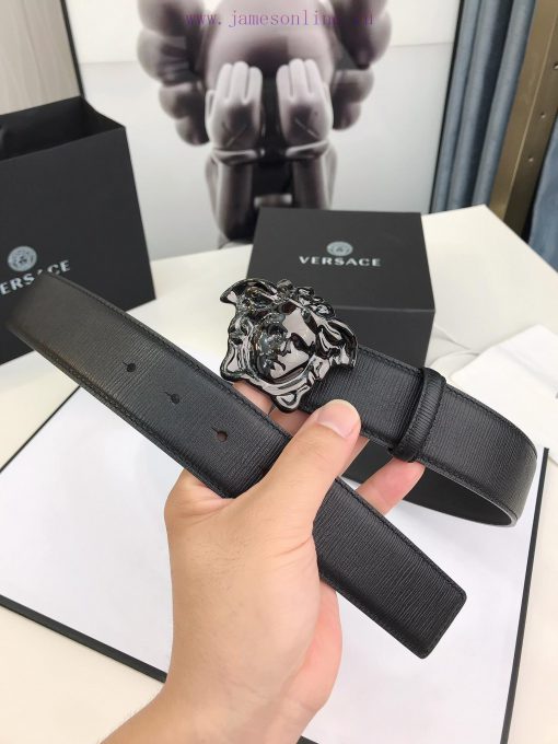Versace Versace's fashionable belt is crafted from fine grain calf leather and adorned with 1o6600le - Image 2