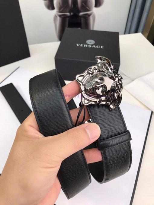 Versace Versace's fashionable belt is crafted from fine grain calf leather and adorned with 2ybdmjan - Image 3