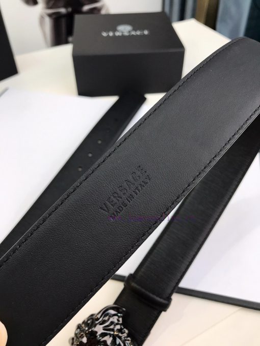 Versace Versace's fashionable belt is crafted from fine grain calf leather and adorned with 1o6600le - Image 7