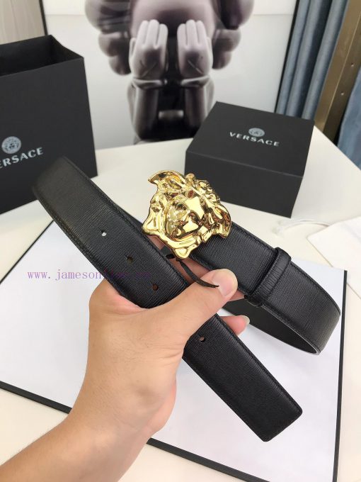 Versace Versace's fashionable belt is crafted from fine grain calf leather and adorned with y0vhpf5w - Image 2