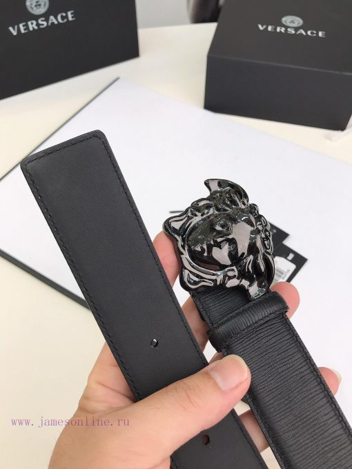 Versace Versace's fashionable belt is crafted from fine grain calf leather and adorned with 1o6600le - Image 9