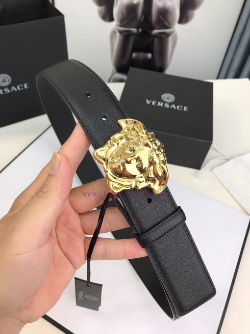 Versace Versace's fashionable belt is crafted from fine grain calf leather and adorned with y0vhpf5w - Image 4