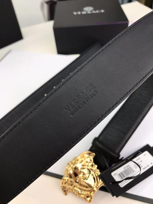 Versace Versace's fashionable belt is crafted from fine grain calf leather and adorned with y0vhpf5w - Image 9