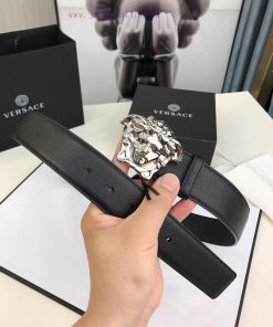 Versace Versace's fashionable belt is crafted from fine grain calf leather and adorned with dhhlqc7t