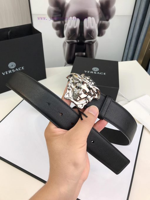 Versace Versace's fashionable belt is crafted from fine grain calf leather and adorned with dhhlqc7t