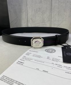 Width 3.8cm Versace This flat belt is made of calf leather and comes with a vacuum plated Me 44srw04z