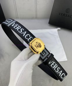 P Width 4.0cm Versace This double-sided top leather waistband is adorned with the iconic Ver slf45get