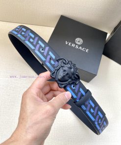 Width 4.0cm Versace This Palazzo belt is made of cowhide fabric and adorned with Le Pop Clas w4mase6u