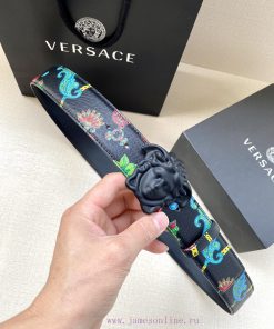 Width 4.0cm Versace This Palazzo belt is made of cowhide fabric and adorned with Le Pop Clas 3ae3r3op