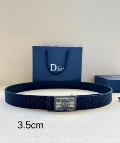This 3.5cm wide waistband buckle is a new item from Dior, continuing the classic design and ceew2z91