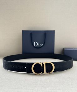 This 35mm double-sided belt with a width of 3.5cm combines elegant temperament with modern s jroeycrm