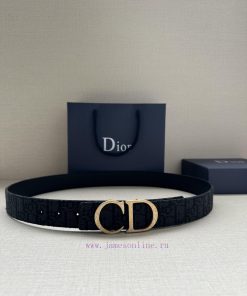 This 35mm double-sided belt with a width of 3.5cm combines elegant temperament with modern s haerppur