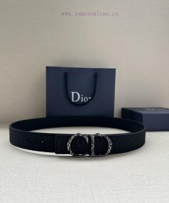 This 35mm double-sided belt with a width of 3.5cm combines elegant temperament with modern s czr1x1gm