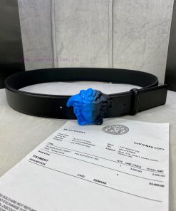 Width 3.8cm Versace This belt is crafted from high-quality leather and features a white/gold i7vet1np