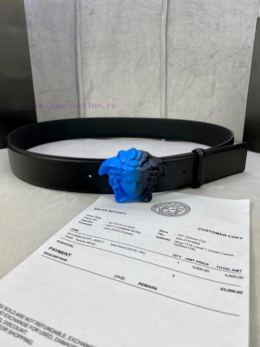 Width 3.8cm Versace This belt is crafted from high-quality leather and features a white/gold i7vet1np