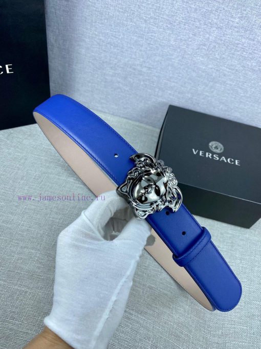 Width 3.8cm Versace This belt is crafted from high-quality leather and features a white/gold v78c25iz