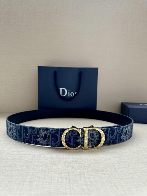 Width 3.5cm. This double-sided belt is made of 35mm blue denim fabric with smooth cowhide Ob 2q2v9lbu