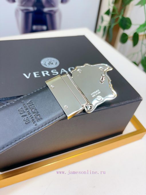 This Palazzo belt from Versace is made of cowhide fabric and adorned with Le Pop Classique p 681229ye - Image 8