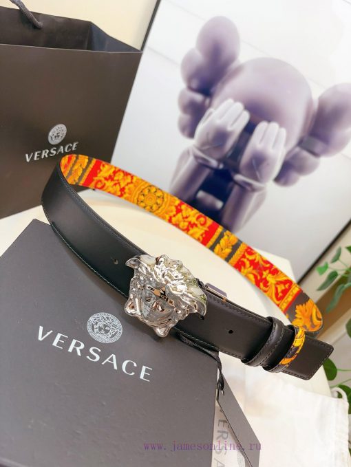 This Palazzo belt from Versace is made of cowhide fabric and adorned with Le Pop Classique p fncg3bp8 - Image 4