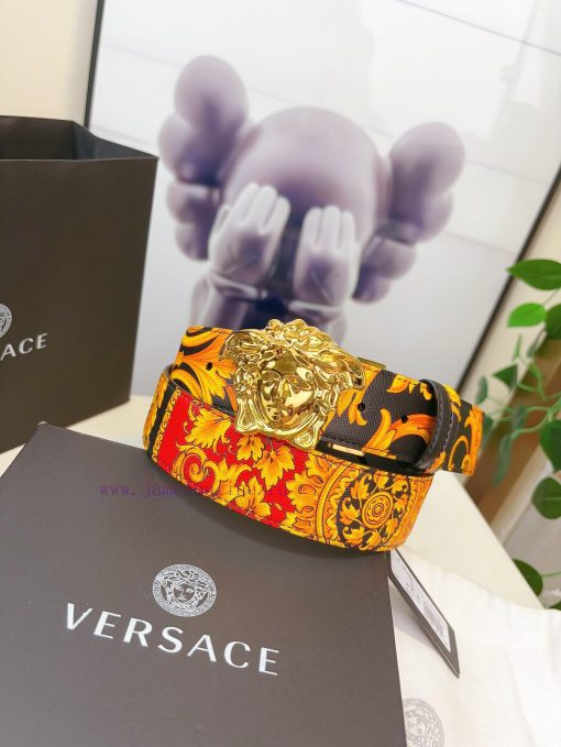 This Palazzo belt from Versace is made of cowhide fabric and adorned with Le Pop Classique p 3t663jx2 - Image 3