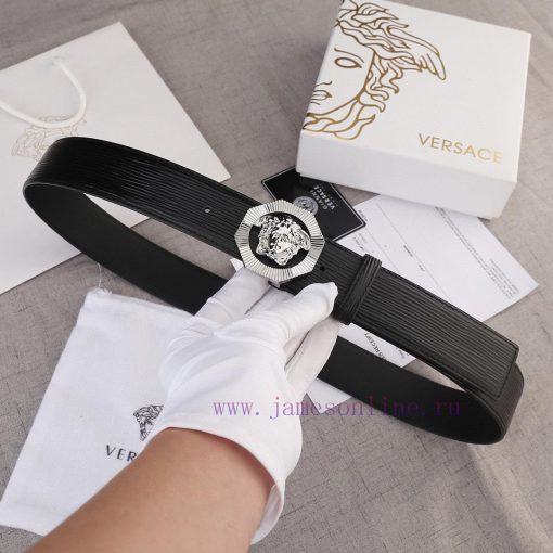 Width 4.0cm Versace This belt is adorned with the iconic Versace Medusa logo buckle, showcas sia03vld