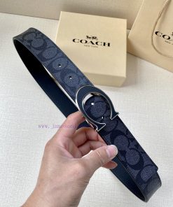 The COACH double-sided belt with a width of 3.8cm is made of classic logo canvas material on l9swgygw