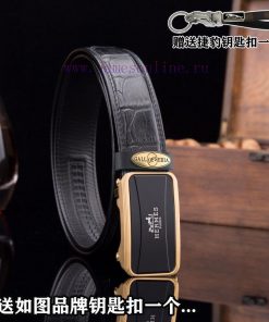 Give a picture of a Jaguar keychain as a giftComes with a complete set of wooden boxesHERME@ pngblz5p