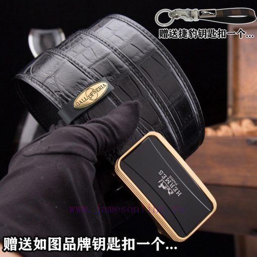 Give a picture of a Jaguar keychain as a giftComes with a complete set of wooden boxesHERME@ pngblz5p - Image 7