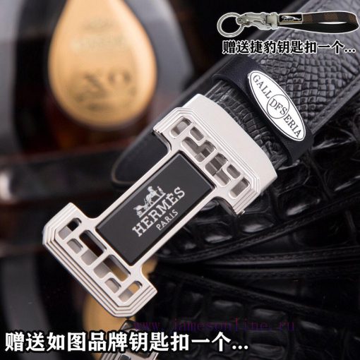 Give a picture of a Jaguar keychain as a giftComes with a complete set of wooden boxesHERME@ bld2tush - Image 6