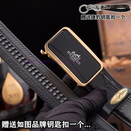 Give a picture of a Jaguar keychain as a giftComes with a complete set of wooden boxesHERME@ pngblz5p - Image 8
