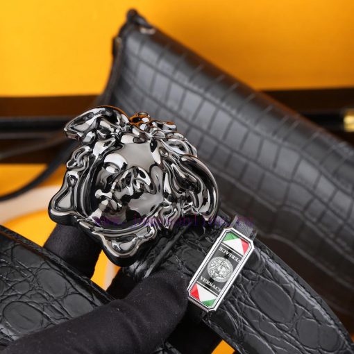 MADE IN ITALYWooden box with accompanying picturesVERSACE @ Belt+Wallet SetBuckle material: zmen3wg0 - Image 6