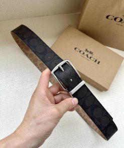 The 3.7cm wide COACH double-sided waist belt is made of one side of black/khaki fabric and c qgca3a2j