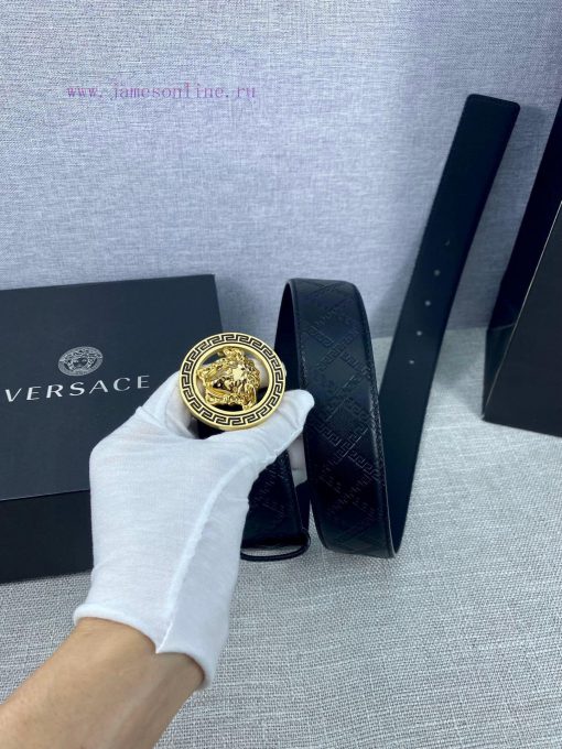 The 3D hollowed out Medusa on the buckle of the Versace head logo waistband with a width of kbece9sp - Image 17