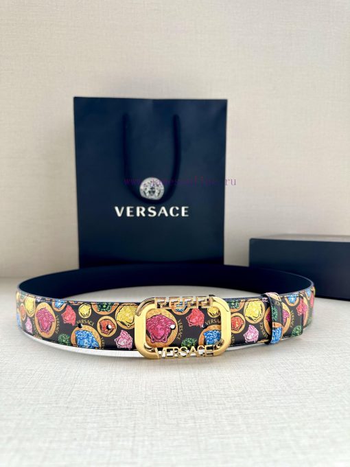 Width 3.8cm VERSACE This printed waistband is made of calf leather and features a gold buckl 7hj28vzu