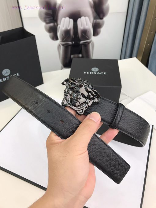 Versace Versace's fashionable belt is crafted from fine grain calf leather and adorned with w1wpvt8o