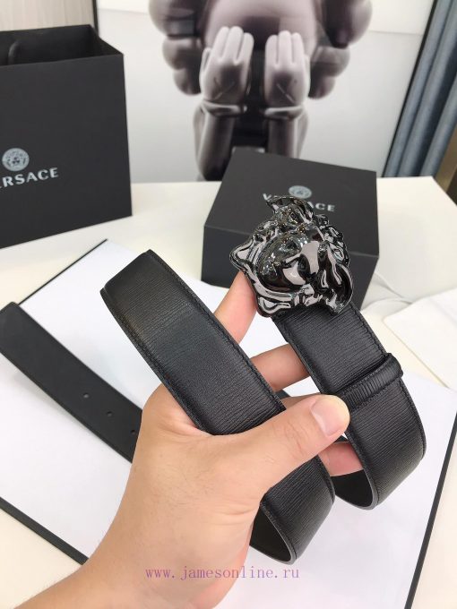 Versace Versace's fashionable belt is crafted from fine grain calf leather and adorned with w1wpvt8o - Image 3