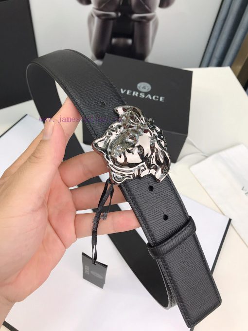 Versace Versace's fashionable belt is crafted from fine grain calf leather and adorned with wz0vxoms - Image 4