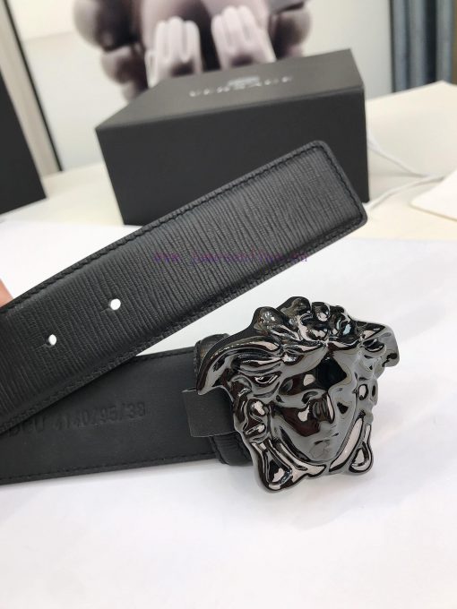 Versace Versace's fashionable belt is crafted from fine grain calf leather and adorned with w1wpvt8o - Image 6