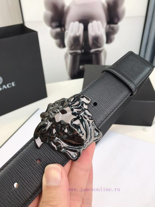 Versace Versace's fashionable belt is crafted from fine grain calf leather and adorned with w1wpvt8o - Image 8