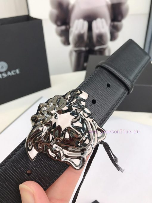Versace Versace's fashionable belt is crafted from fine grain calf leather and adorned with wz0vxoms - Image 8