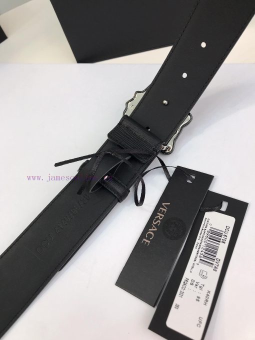 Versace Versace's fashionable belt is crafted from fine grain calf leather and adorned with w1wpvt8o - Image 10