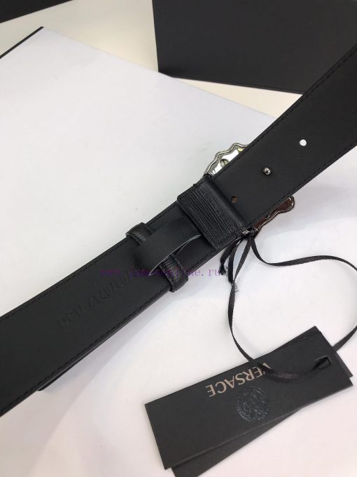 Versace Versace's fashionable belt is crafted from fine grain calf leather and adorned with wz0vxoms - Image 10