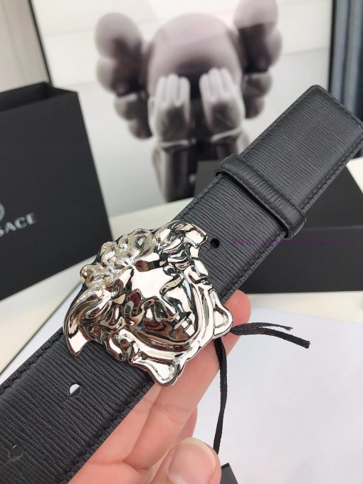 Versace Versace's fashionable belt is crafted from fine grain calf leather and adorned with scj08p03 - Image 5