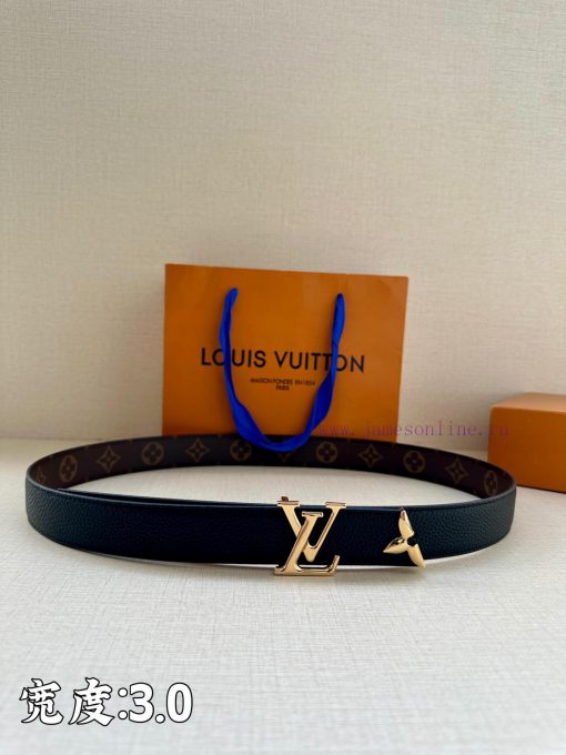This 3.4-wide LV Initiales double-sided belt is made of brand new lychee leather, with a ric 7e3eda1p