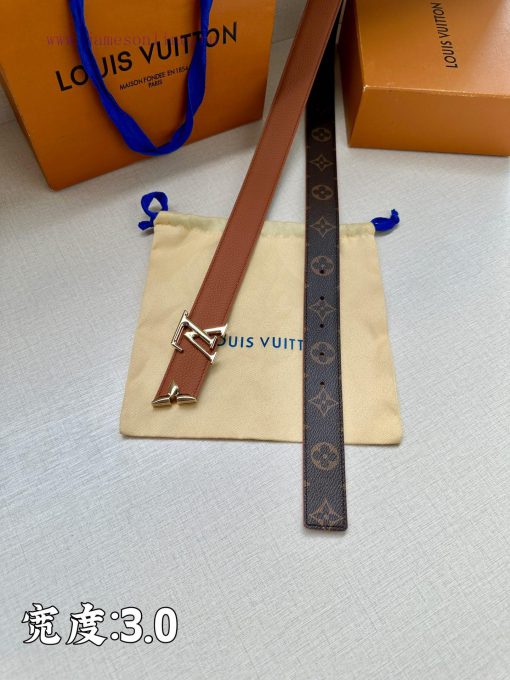 This 3.4-wide LV Initiales double-sided belt is made of brand new lychee leather, with a ric 3j6sjkas - Image 6