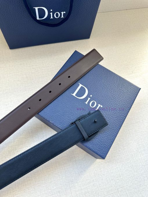 The stainless steel buckle of this Dior Charm belt with a width of 3.5cm reinterprets the cl x5lv0has - Image 6