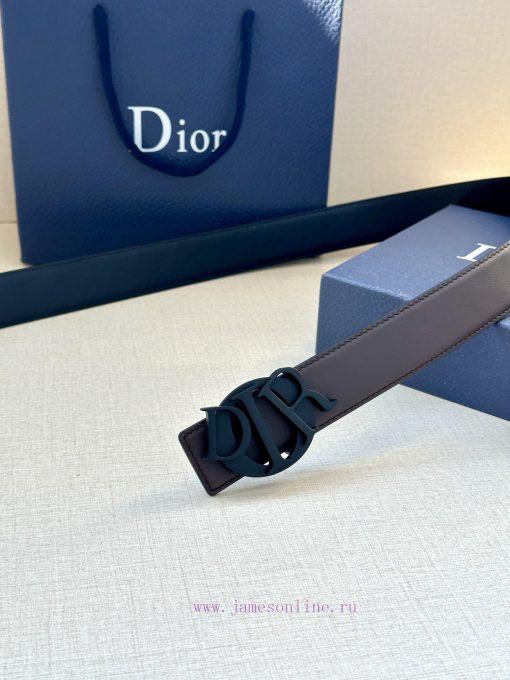 The stainless steel buckle of this Dior Charm belt with a width of 3.5cm reinterprets the cl x5lv0has - Image 7