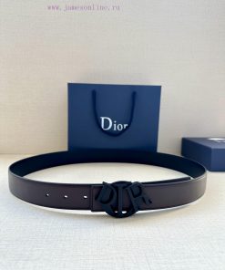 The stainless steel buckle of this Dior Charm belt with a width of 3.5cm reinterprets the cl euc2t0gm
