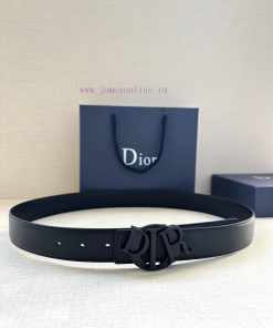 The stainless steel buckle of this Dior Charm belt with a width of 3.5cm reinterprets the cl p2k599p7